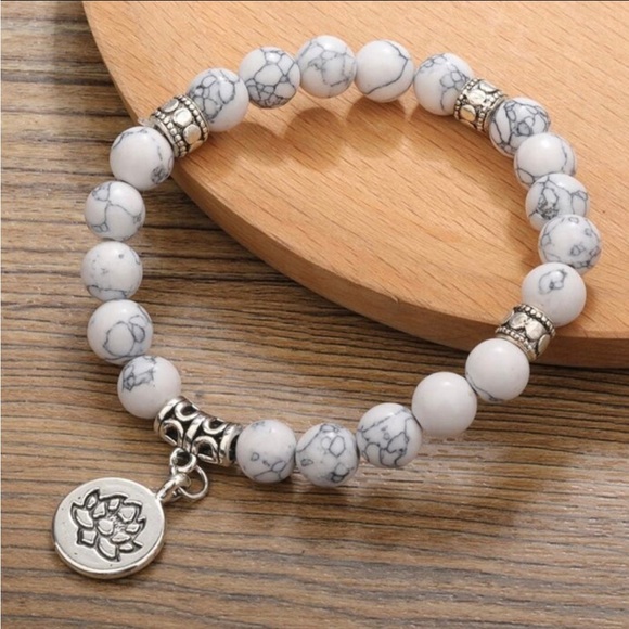 White Howlite Lotus Charm Bracelet - Picture 1 of 3